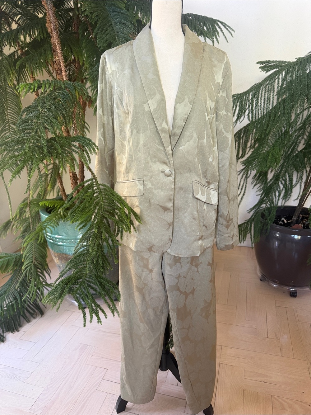 Women's Olive Green Floral Jacquard Suit - Single-Button Blazer & Trousers